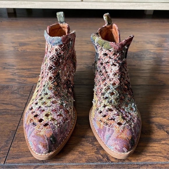 Jeffrey Campbell - Picture 4 of 16